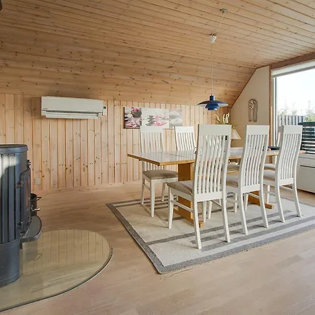 بيت للعطل Four-bedroom Holiday In *