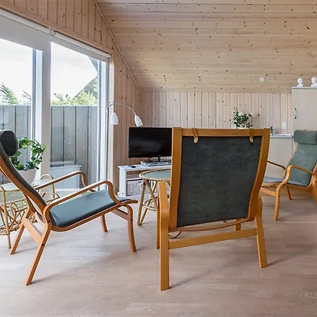 Four-bedroom Holiday In * هالس