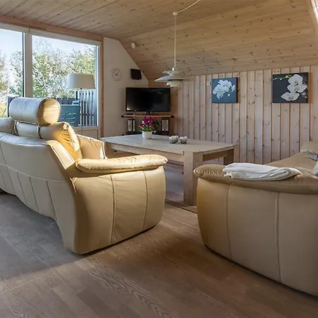 Four-bedroom Holiday In * هالس