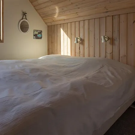 Four-bedroom Holiday In * هالس
