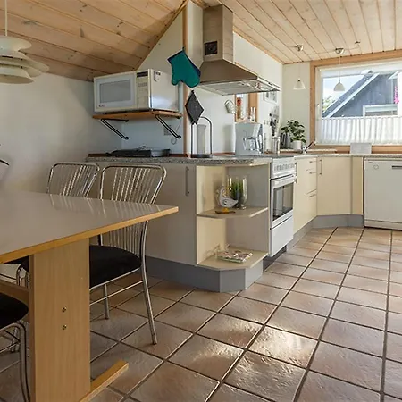 بيت للعطل Four-bedroom Holiday In *