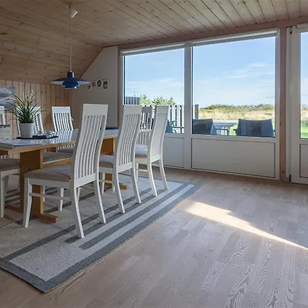 Four-bedroom Holiday In * هالس